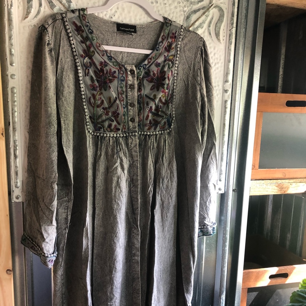 Fashion Fuse Embroidered cover-up